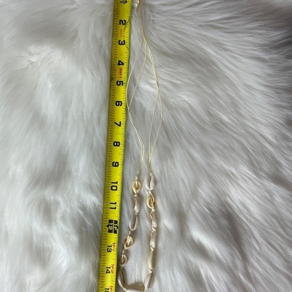 Puka Shell Choker Necklace and Earrings - Picture 4 of 4